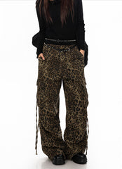Pantalon cargo large imprimé léopard.