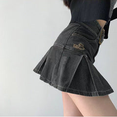 Jupe courte plissée en jean slim 