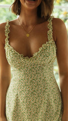 Robe courte verte à fleurs et bretelles à volants