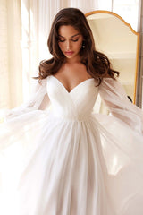 Robe de soirée fendue et décolletée 