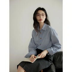 Chemise à boutons à rayures bleues