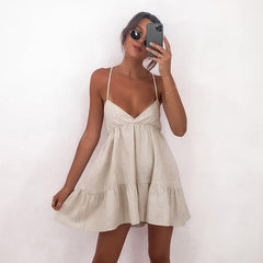 Robe courte plissée rétro à bretelles et col en V