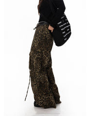 Pantalon cargo large imprimé léopard.