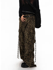Pantalon cargo large imprimé léopard.