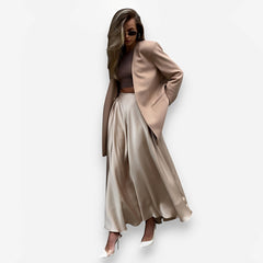 Élégante jupe longue en satin taille haute