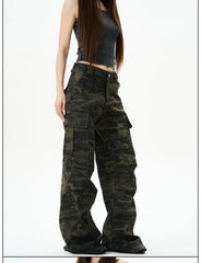 Pantalon cargo camouflage à jambes larges et poches multiples