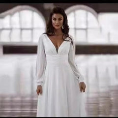 Robe légère élégante à manches longues et col en V