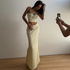 Ensemble jupe longue en dentelle et débardeur