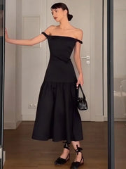 Robe moulante sans manches à col bateau