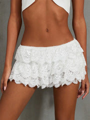 Mini-jupe blanche en dentelle taille basse