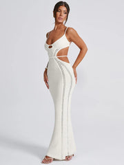Robe moulante blanche à fines bretelles en maille ajourée