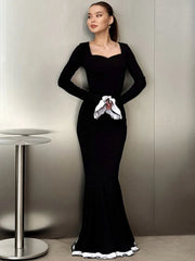 Robe longue moulante carrée à manches évasées