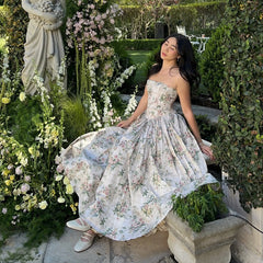 Robe midi blanche à fleurs pour les fêtes