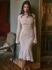 Robe midi moulante doublée en dentelle