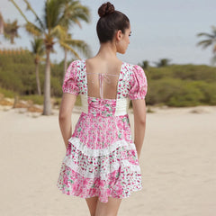 Robe mini fleurie à col V et nœud papillon en dentelle