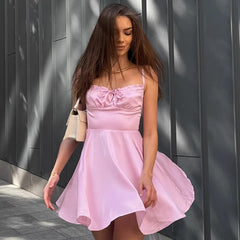 Robe de bal unie à bretelles spaghetti mini