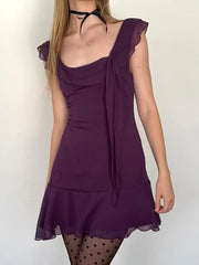 Robe courte sans manches à volants et col carré