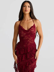 Robe de plage moulante en dentelle à dos nu et volants