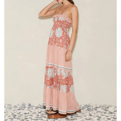 Robe de vacances à bretelles spaghetti et imprimé floral smocké