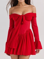 Robe moulante rouge sans bretelles à plis évasés