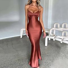 Robe longue sirène en satin à lacets