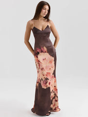 Robe longue à bretelles fines en satin fleuri