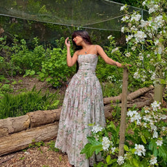 Robe midi blanche à fleurs pour les fêtes