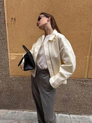 Manteau blanc à manches longues et fermeture éclair