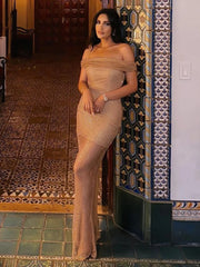 Robe longue à épaules dénudées en maille cristalline