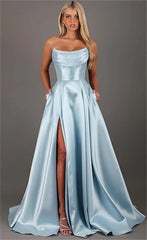 Robe de vacances blanche à corset fendu en satin