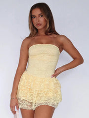 Robe moulante plissée sans bretelles en dentelle