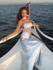 Robe longue fendue à col halter et lacets décolleté plongeant
