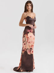 Robe longue à bretelles fines en satin fleuri