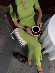 Robe maxi moulante à manches courtes et ajourée