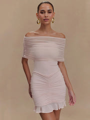 Robe moulante mini bustier à volants en résille