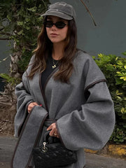 Manteau en laine ample à ceinture contrastée