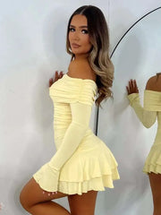 Robe mini moulante à volants et épaules dénudées