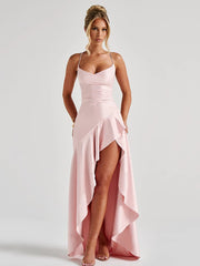 Robe longue fendue en satin à fines bretelles