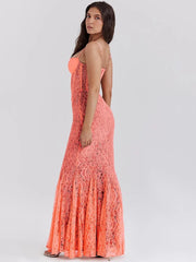 Robe moulante à fines bretelles en dentelle florale