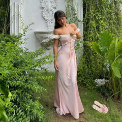Robe de vacances en satin à manches bouffantes et lacets
