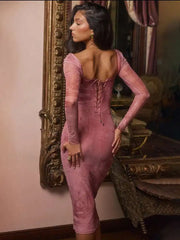 Robe midi moulante en dentelle imprimée sur le côté