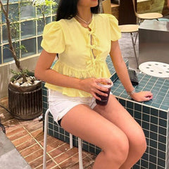 Blouse élégante à manches bouffantes et péplum