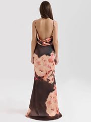 Robe longue à bretelles fines en satin fleuri
