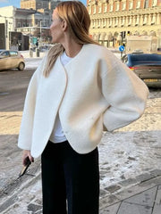 Élégant manteau court en laine à festons