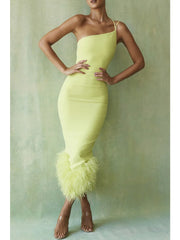 Robe midi dos nu à bretelles plumes