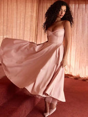 Robe midi trapèze dos nu à bretelles en résille