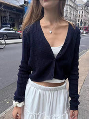 Gilet court en maille à col en V et motif floral torsadé