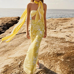 Robe de vacances tube à fleurs froncée et ajourée