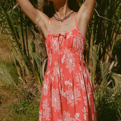Robe de vacances midi à bretelles fines et à lacets fleuries