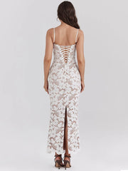 Robe moulante sans manches à lacets fleuris